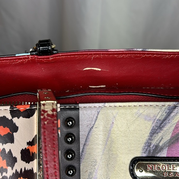 NWT NICOLE LEE “Sketch Book” print design large tote. Adjustable strap included. - Picture 10 of 16